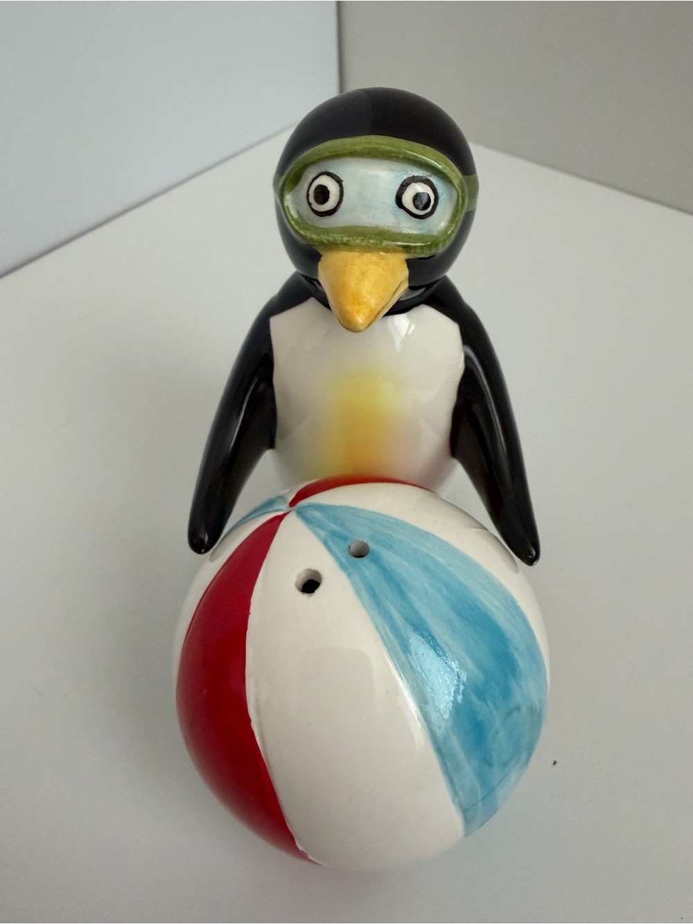 Vintage Penguin Salt&Pepper Shakers - Picture 2 of 7